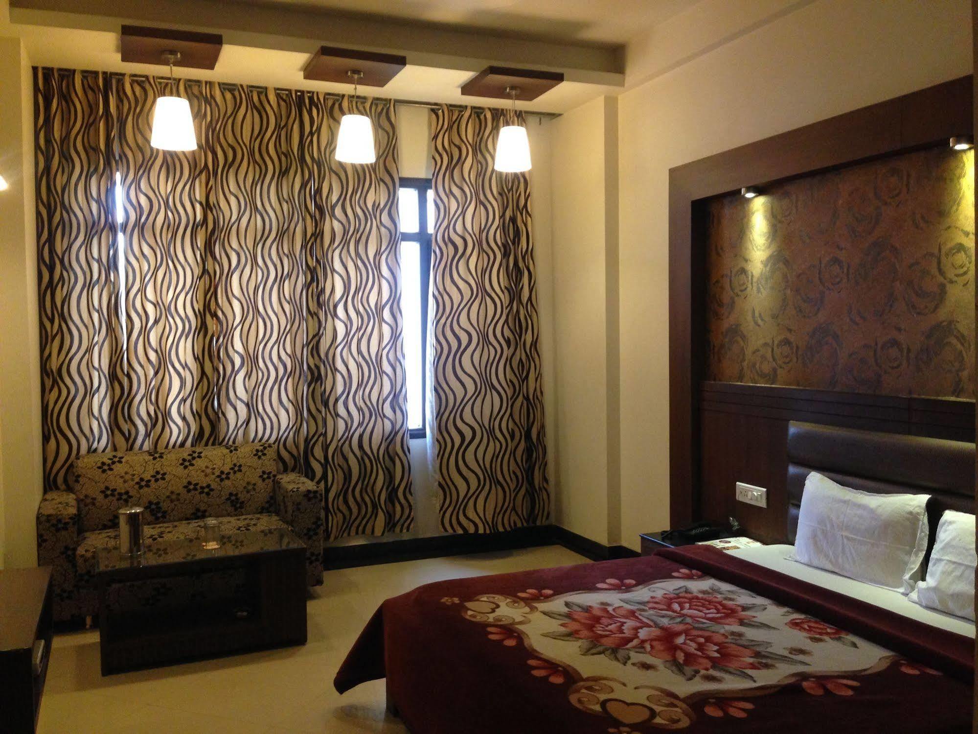 Namaskar Residency Hotel Amritsar Bagian luar foto